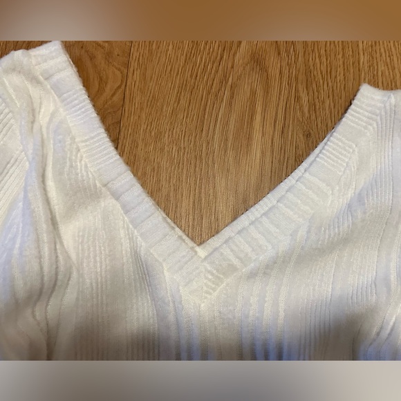 White V-Neck Ribbed Sweater Blouse with Cuffed sleeves - Picture 5 of 5
